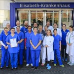 Ärzte, Krankenschwestern und –pfleger der Kliniken für Kinder- und Jugendmedizin, Kinderchirurguie und für Früh- und Neugeborene freuen sich über die erneute Auszeichnung. (Foto: Contilia)